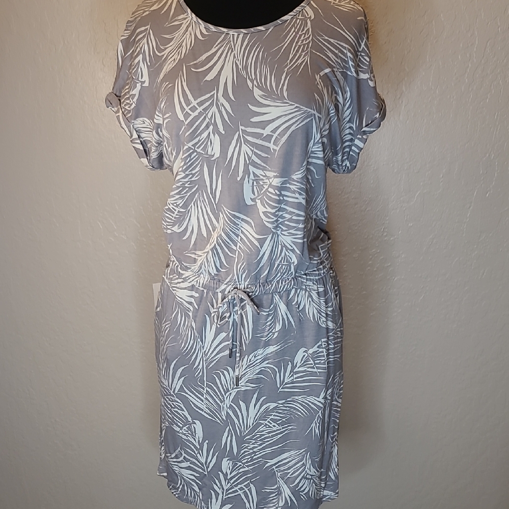 Gray and White Leaf Print Stretchy Dress Perfect For Summer. Size Med.